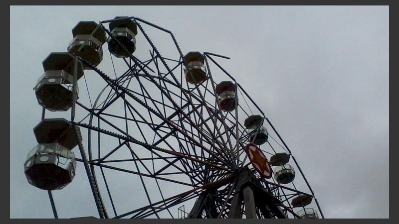 El 10 de agosto de 2013, en el International Park, se desplomó una góndola de la Vuelta al Mundo y murieron dos hermanas de 12 y 14 años.