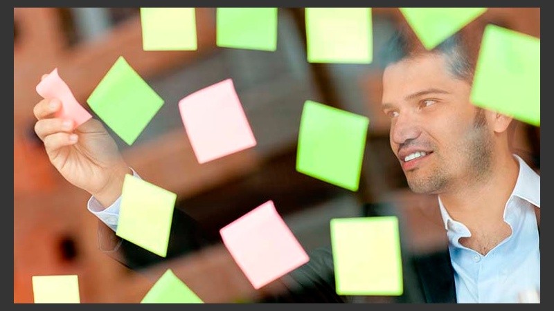 El curso inicia en abril y tiene una duración de 8 meses.