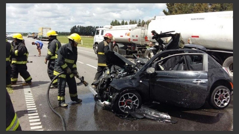 Así quedó el auto en el que falleció la chica rosarina. 