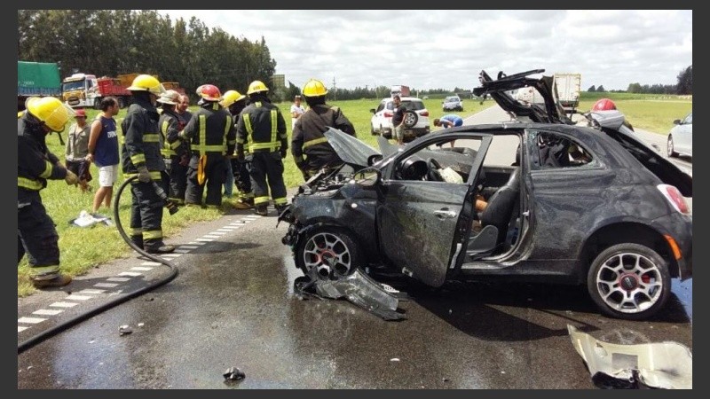 Así quedó el auto en el que falleció la chica rosarina. 