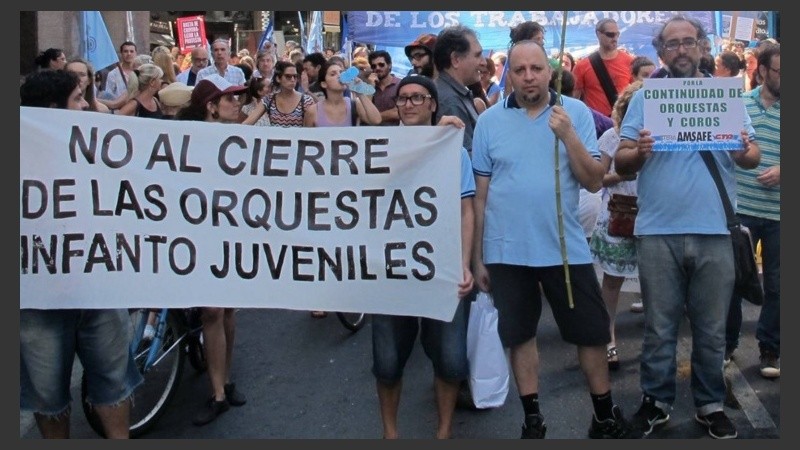 Los docentes de orquestas y coros temen el cierre de los programas.