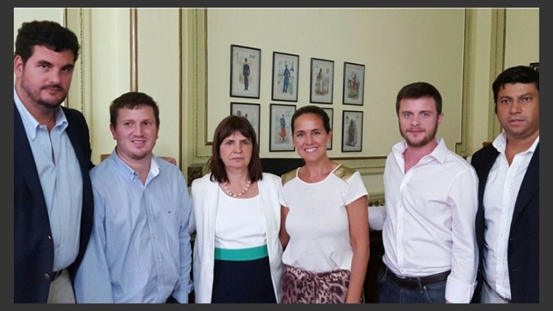 Los representantes locales junto a Bullrich, el último viernes.