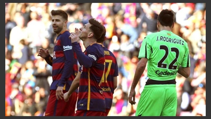 Messi celebra su gol ante Getafe; antes erró un penal. 