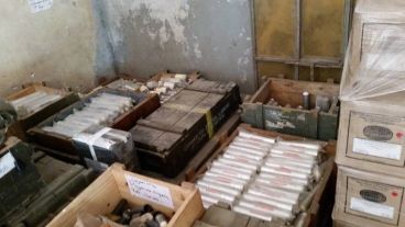 Según Martínez, "hay más de 190.000 balas 9 milímetros y 750.000 de FAL sin registrar".