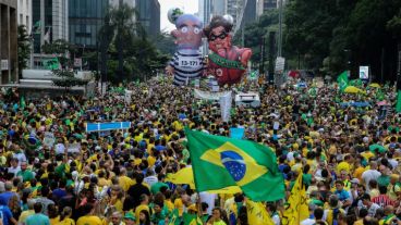 Muñecos de Lula y Dilma en San Pablo, principal foco de la protesta.