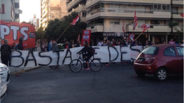 El Partido de los Trabajadores Socialistas se manifestaba desde temprano en Oroño y Córdoba.