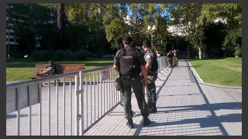 Gendarmes en la plaza San Martìn.