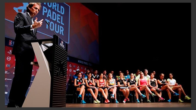El director de Expansión Internacional del World Padel Tour, Hernán Bebe Auguste, durante su intervención en la presentación del World Pádel Tour 2016. 