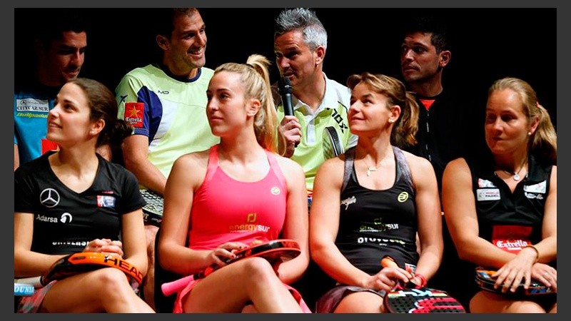 Varios jugadores profesionales asisten a la presentación del World Pádel Tour 2016, que ha tenido lugar hoy en Madrid.