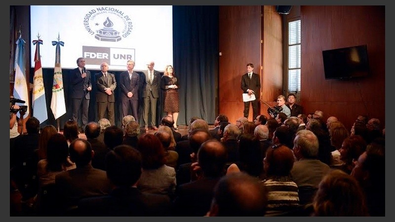 Macri abrió el ciclo ectivo de la UNR en la Facultad de Derecho.