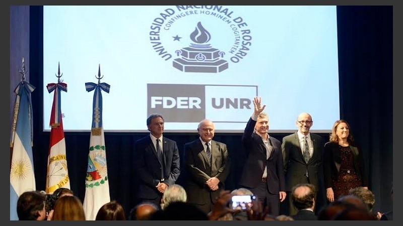 Macri abrió el ciclo ectivo de la UNR en la Facultad de Derecho.