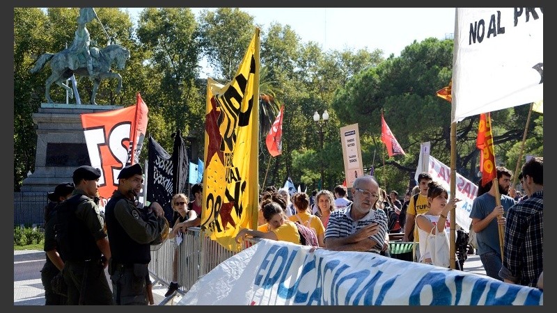 Las consignas en contra de Macri se hicieron ver. 