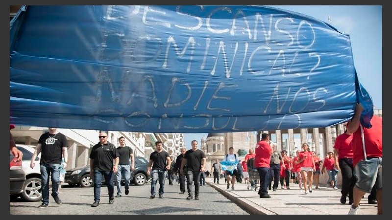 Los trabajadores movilizados el jueves al Concejo.