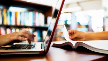 El curso propone que los participantes adquieran una visión amplia y comparativa de los problemas educativos de la región.