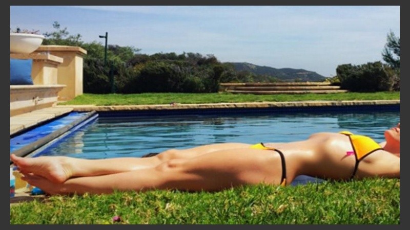 Hermoso cuerpo a pesar de los retoques. 