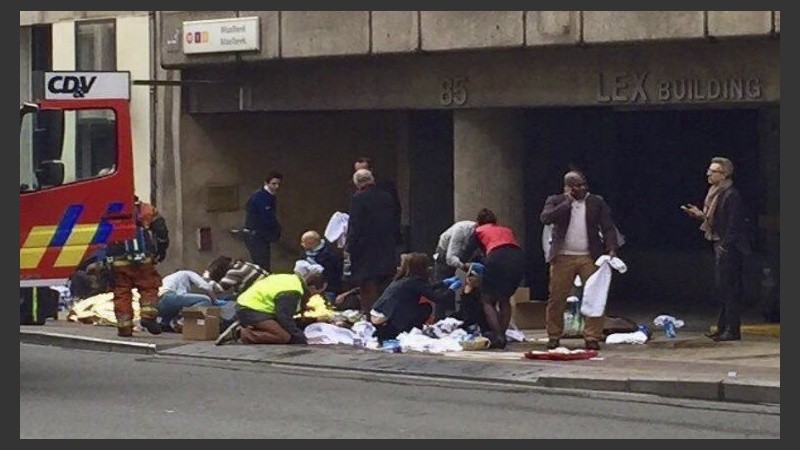 Asistencia a los afectados en la explosión del subte.
