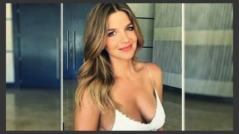 Juana, es la primera hija de la actriz, casada con el ex rugbier Fernando Sieling.