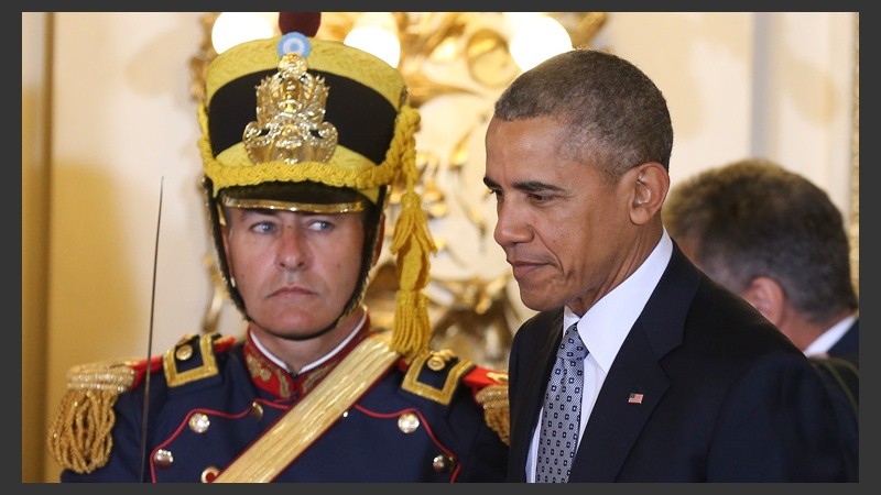 Obama durante la recorrida en Casa Rosada. (EFE)