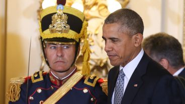 Obama durante la recorrida en Casa Rosada. (EFE)