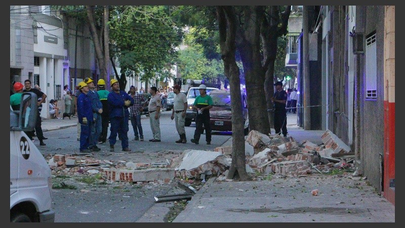 Escombros en calle Balcarce tras la explosión.