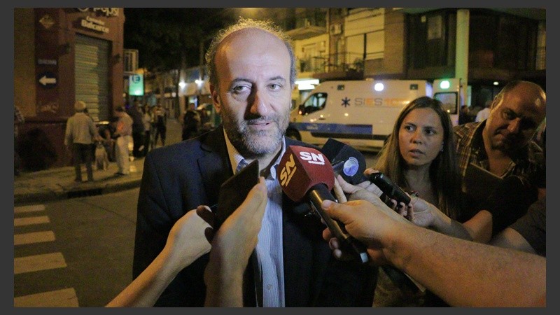 El secretario de Salud municipal, Leonardo Caruana, en el lugar.