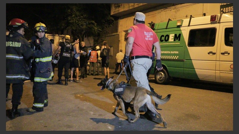 Las tareas continuaban por la noche.