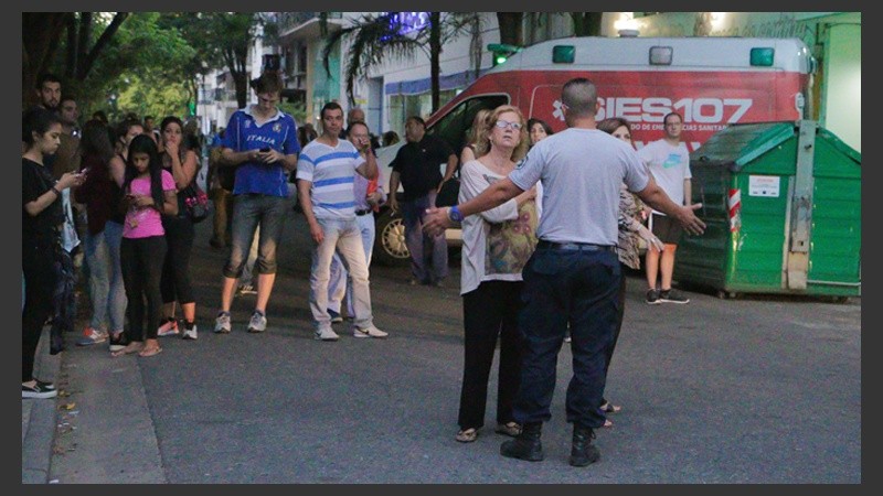 Los vecinos, entre el susto y la curiosidad.