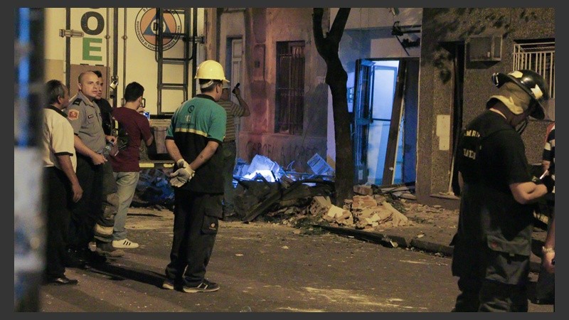 Las tareas continuaban por la noche.