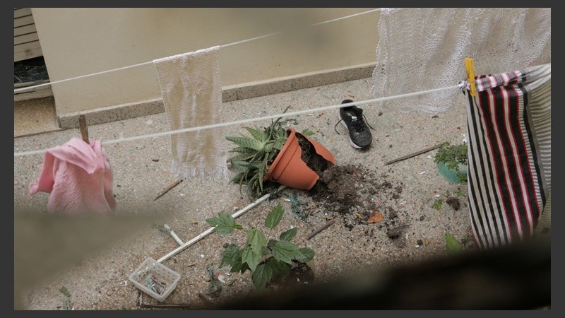 El patio interior de una vivienda lindera al lugar de la explosión. (Alan Monzón/Rosario3.com)
