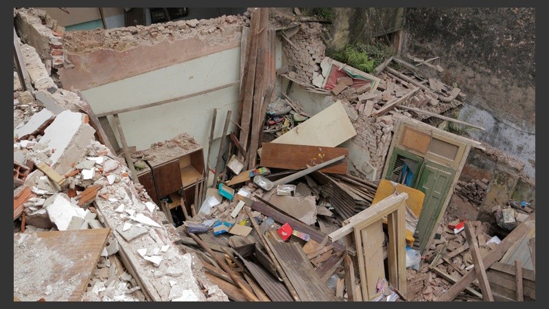 Montaña de escombros en Balcarce 23 bis. (Alan Monzón/Rosario3.com)