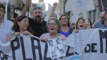 La marcha comenzó en plaza San Martín y terminó en el Monumento. (Alan Monzón/Rosario3.com)