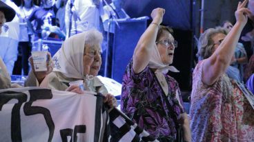 Las Madres presentes en el Monumento este jueves. (Alan Monzón/Rosario3.com)