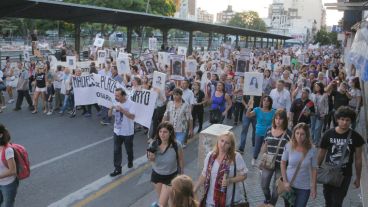 Mucha gente participó de la movilización por las calles rosarinas. (Alan Monzón/Rosario3.com)