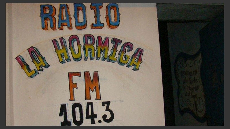 Radio es uno de los talleres que se ofrecen en la biblioteca.