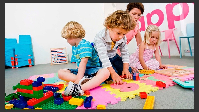 El libro analiza la identidad del jardín maternal, su historia, antinomias y conflictos.