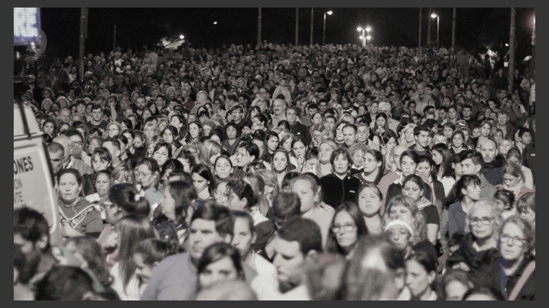 Una multitud se hizo presente una vez más en zona norte. (Alan Monzón/Rosario3.com)