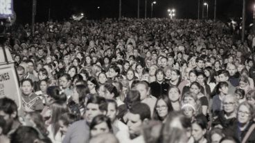 Una multitud se hizo presente una vez más en zona norte. (Alan Monzón/Rosario3.com)