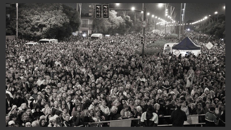 Una multitud en barrio Rucci. (Alan Monzón/Rosario3.com)