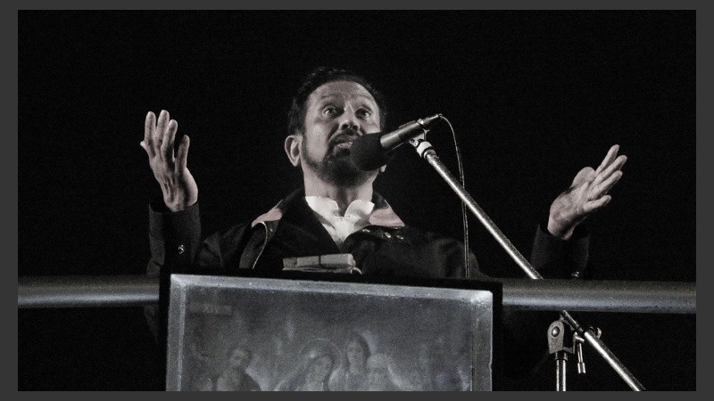 El padre Ignacio durante su discurso. (Alan Monzón/Rosario3.com)