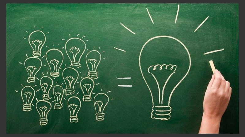 La profesora Rita Zeinstejer fue premiada por su proyecto realizado en la Asociación Rosarina de Cultura Inglesa.