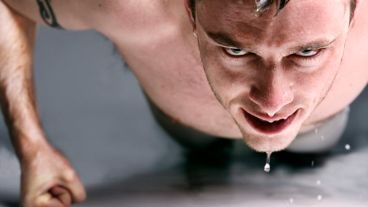 La concentración de electrolitos en el sudor es un factor esencial para predecir las necesidades de sales durante una actividad deportiva.