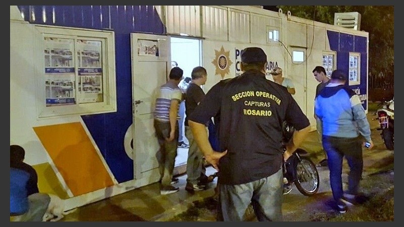 Las tres personas quedaron detenidas en el destacamento de zona oeste. 