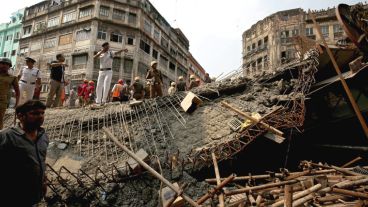 El puente se encontraba en construcción. (EFE)