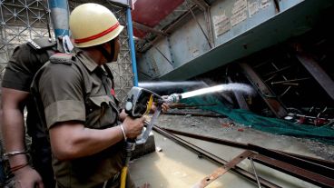 Trabajos de rescate en el lugar de la tragedia al este de la India. (EFE)