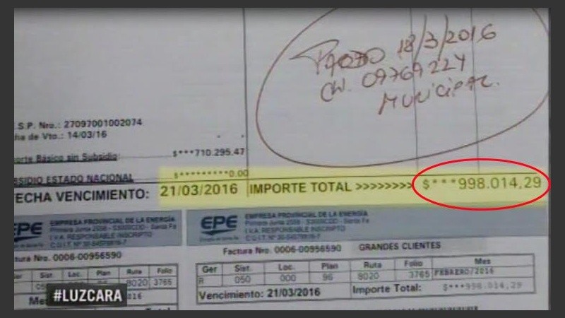 La factura que llega a casi un millón de pesos.