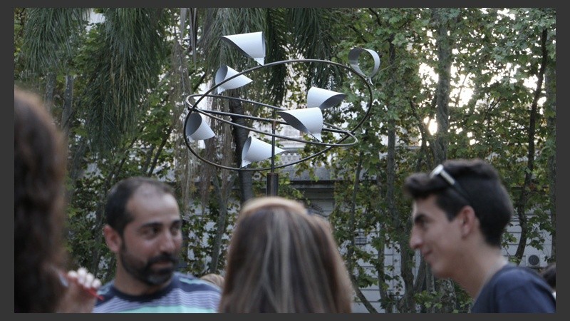 Se inauguró una escultura cinética llamada 