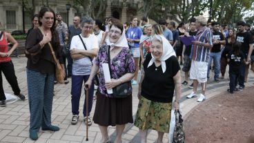 Desde hace 37 años las Madres realizan una ronda en la plaza céntrica. (Alan Monzón/Rosario3.com)