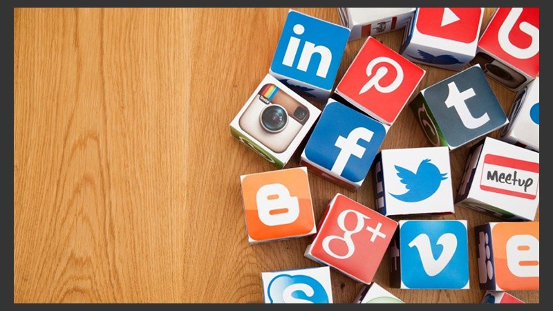 El curso tiene como objetivo formar profesionales especialistas en la planificación estratégica y gestión de las redes sociales.