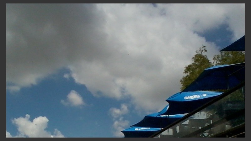 El cielo finalmente se abrió un poco después de tanta lluvia. 