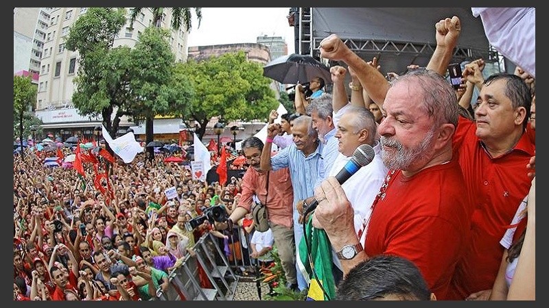 Lula habló este sábado ante una multitud en Fortaleza.